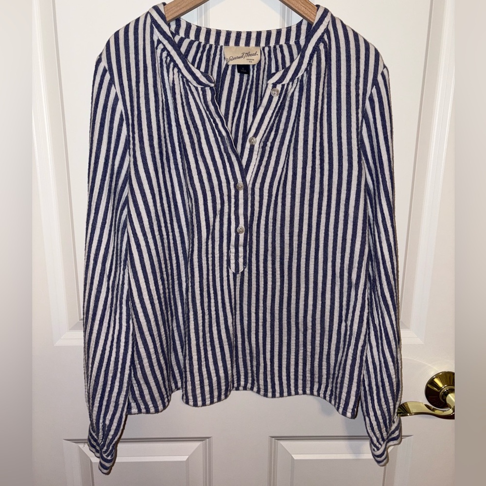 Universal Thread S Women's Blue and White Striped Top